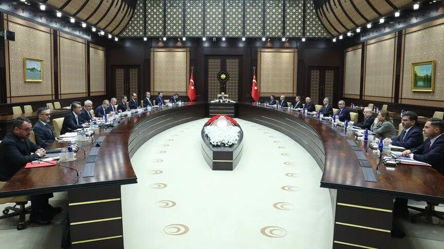 Cumhurbaşkanı Recep Tayyip Erdoğan başkanlığında, ekonomi kurmayları ve ilgili kurumların