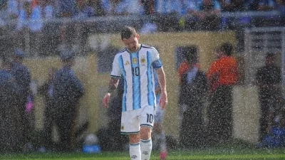 Arjantinli yıldız futbolcu Lionel Messi, 21 yıl boyunca sırtında taşıdığı