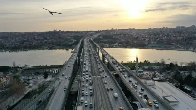 Raporda, ülkenin trafik sorununun ekonomik kayıplardan sürücü davranışlarına, trafik kültüründen