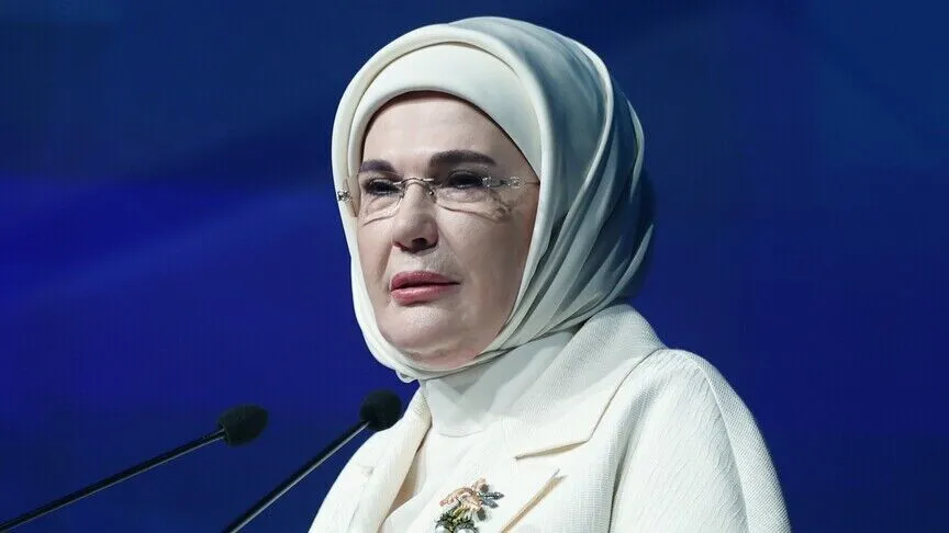 Emine Erdoğan, "Fethiye Körfezi'nde gerçekleştirilecek dip çamuru temizliğini, deniz ekosisteminin
