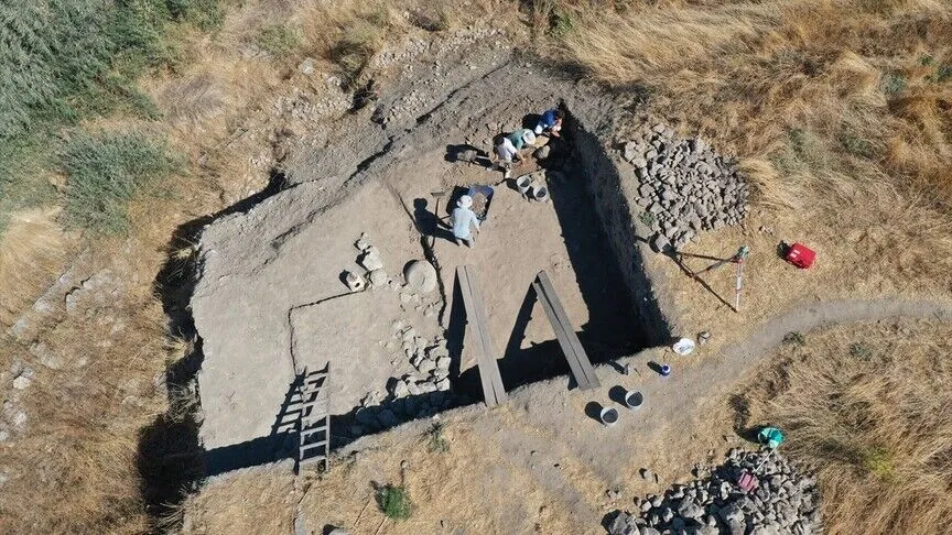 Çanakkale'nin Eceabat ilçesindeki Maydos Kilisetepe Höyüğü'nde yürütülen arkeolojik kazıda, ekipler