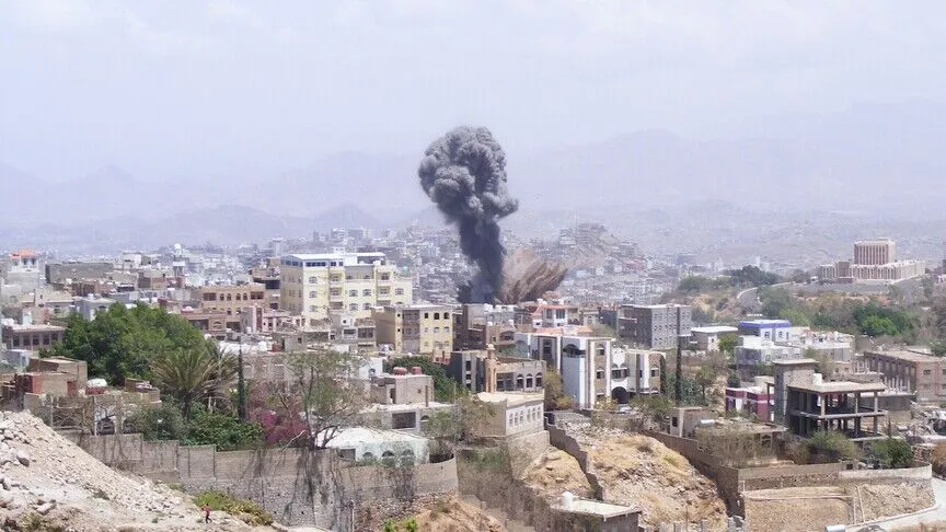 Yemen'de İran destekli Husilerin Taiz kentinin batısındaki sivil yerleşim yerlerinin