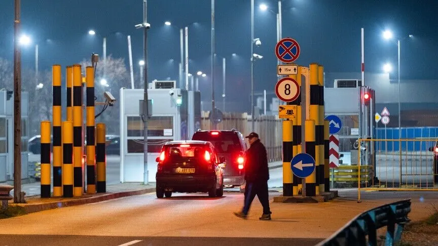 Yunanistan'ın kuzeyinde yaşayanların, ülkedeki yüksek akaryakıt fiyatları nedeniyle daha ucuz