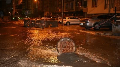 Ankara'da etkili olan sağanak nedeniyle bazı binaların giriş ve bodrum