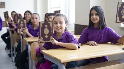 Türkiye Diyanet Vakfı (TDV), "Dersimi Seçiyorum Kur'an'ımı Alıyorum" projesi kapsamında