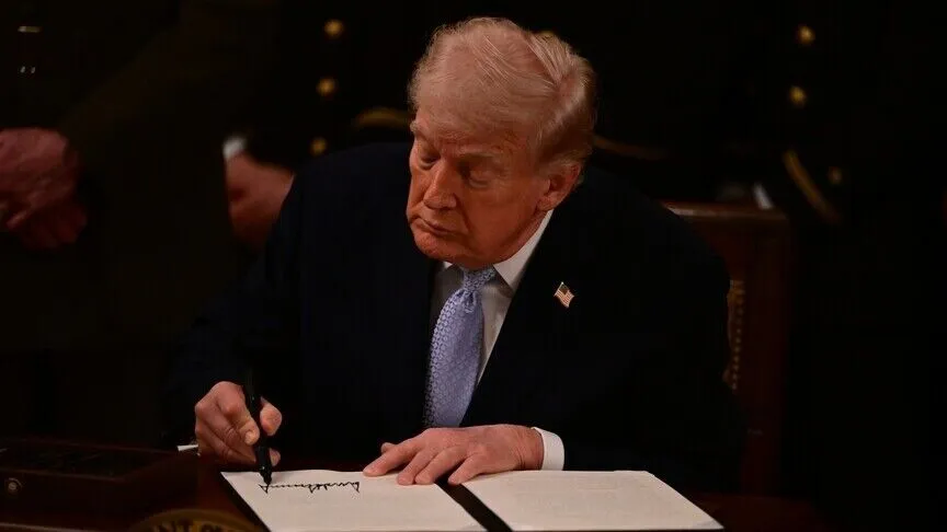 ABD Başkanı Donald Trump, Rus hükümetine, devlet şirketlerine yaptırım uygulanmasını