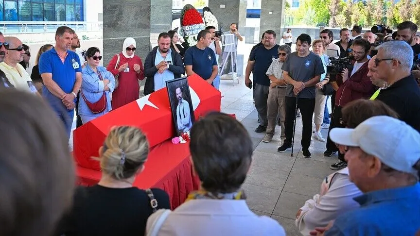 "Ezel", "Seksenler" ve "Kuruluş Osman" gibi yapımlarda canlandırdığı karakterlerle izleyicinin