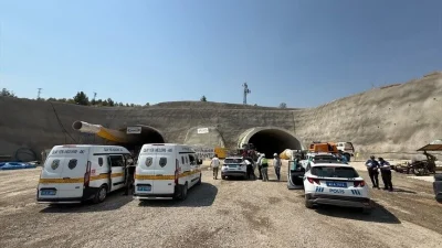 Gaziantep'teki şehir içi trafiği rahatlatmak üzere yapılan Dülük-OSB Tüneli'nin inşaatındaki