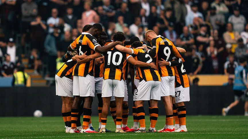 İngiltere Premier Lig ekiplerinden Hull City'nin kaleci antrenörü Erbil Bozkurt,
