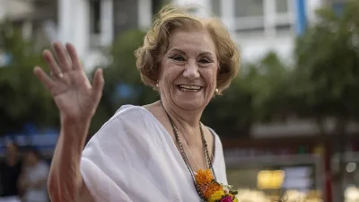 "Aşk-ı Memnu" dizisinde "Arsen Hala" karakteriyle hafızalara kazınan, tiyatro, sinema