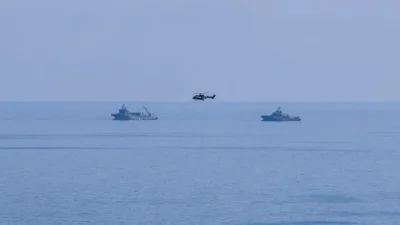 Kurtarma gemisi olarak görev yapan TCG Işın ve TCG Alemdar,