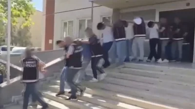 Diyarbakır'da düzenlenen "Sokaklar Güvende" operasyonunda gözaltına alınan 38 şüpheliden 26'sı