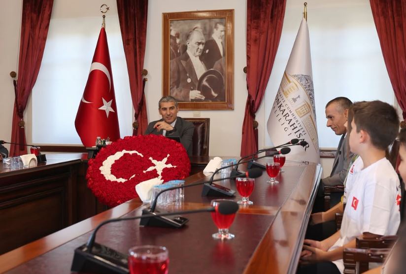 İngiltere’de düzenlenen Dünya Bilgisayar Klavye Şampiyonası’nda Türkiye’yi başarıyla temsil ederek