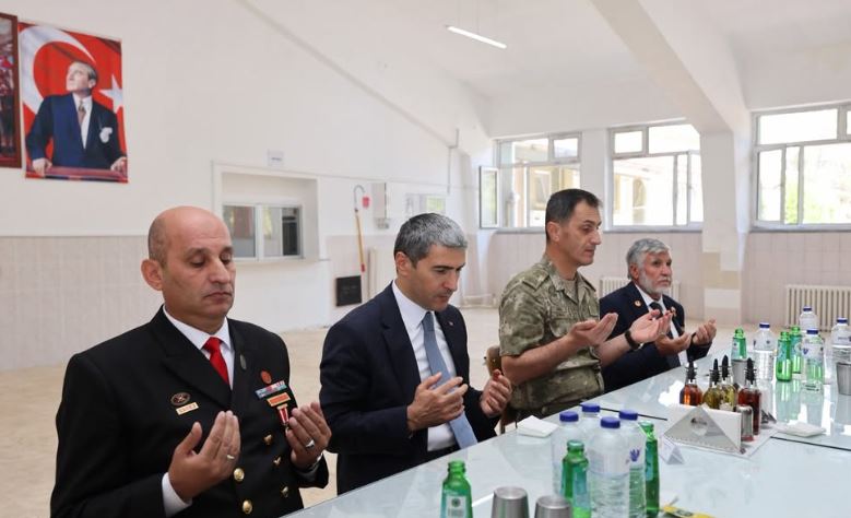 Afyonkarahisar Valisi Dr. Naci Aktaş, İkmal ve Garnizon Komutanlığı tarafından