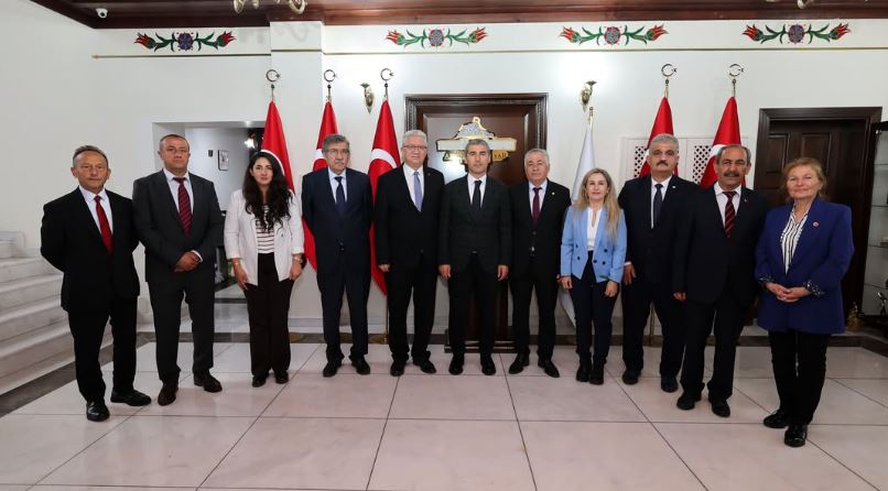 Yeni Parti Afyonkarahisar İl Başkanı Hasan Karadeniz ve belediye meclisi