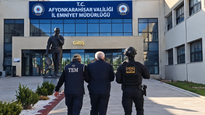 Afyonkarahisar’da polis ekiplerinin aranan şahıslara yönelik çalışmasında, FETÖ/PDY üyeliği suçundan