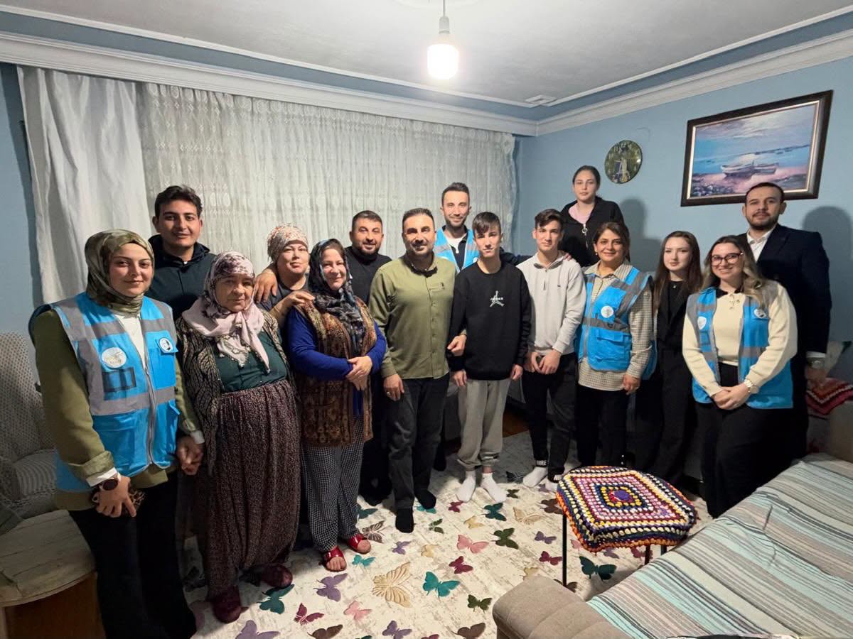 18 yaşına giren gençlere doğum günü sürprizi