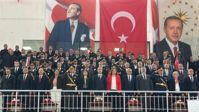 Afyonkarahisar’da 29 Ekim Cumhuriyet Bayramı kutlamaları kapsamında düzenlenen bayram töreni,