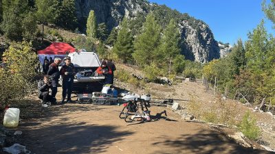 Isparta'nın Sütçüler ilçesindeki Yazılı Kanyon'da mahsur kalan 3 İHH gönüllüsünün