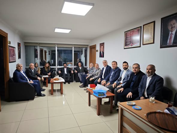 Afyonkarahisar’da vatandaşlarla yakın temasını sürdüren AK Parti teşkilatı, hemşehrilerin taleplerini