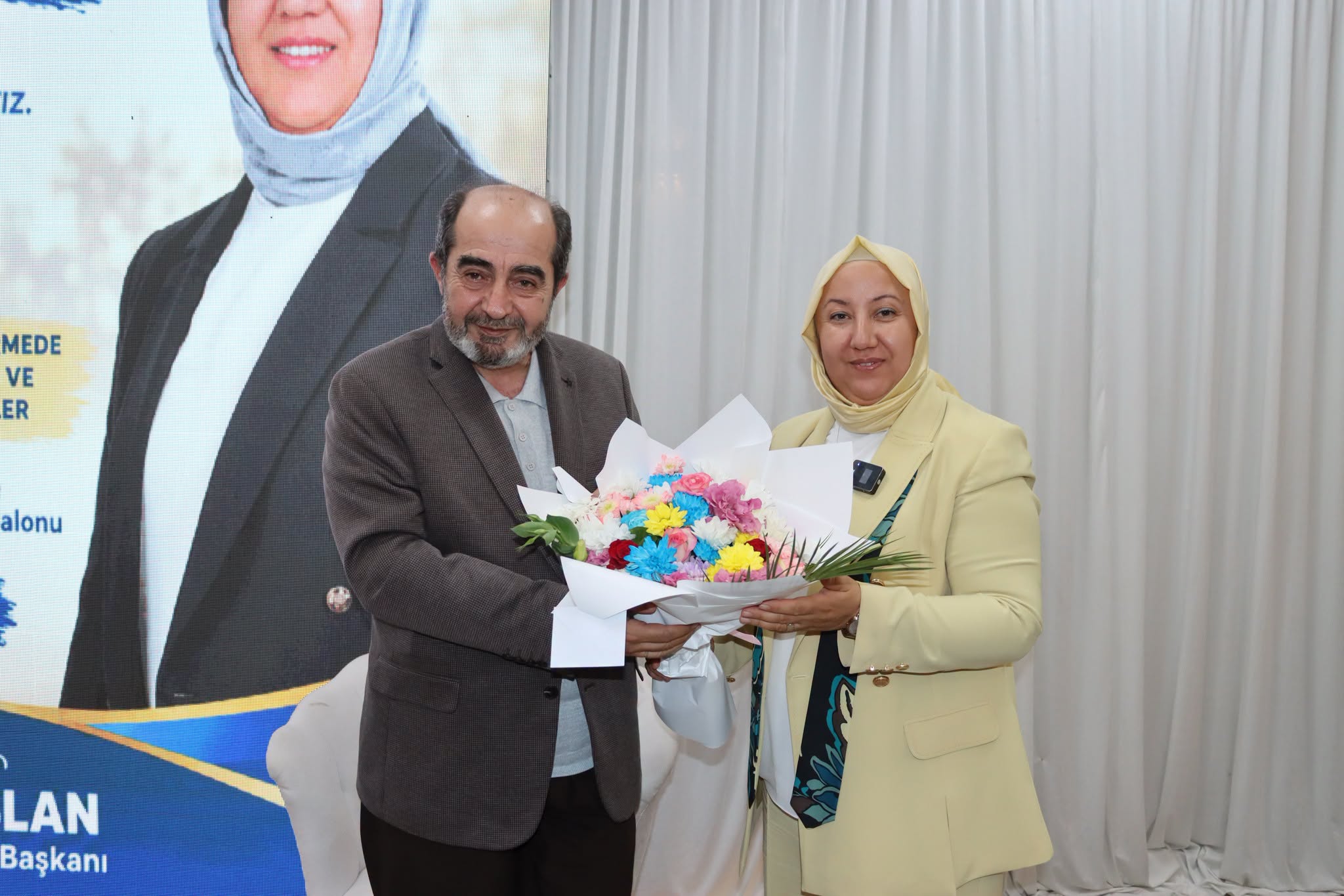 İscehisar Belediyesi tarafından düzenlenen kültürel etkinlik kapsamında Akademisyen Yazar Dr.