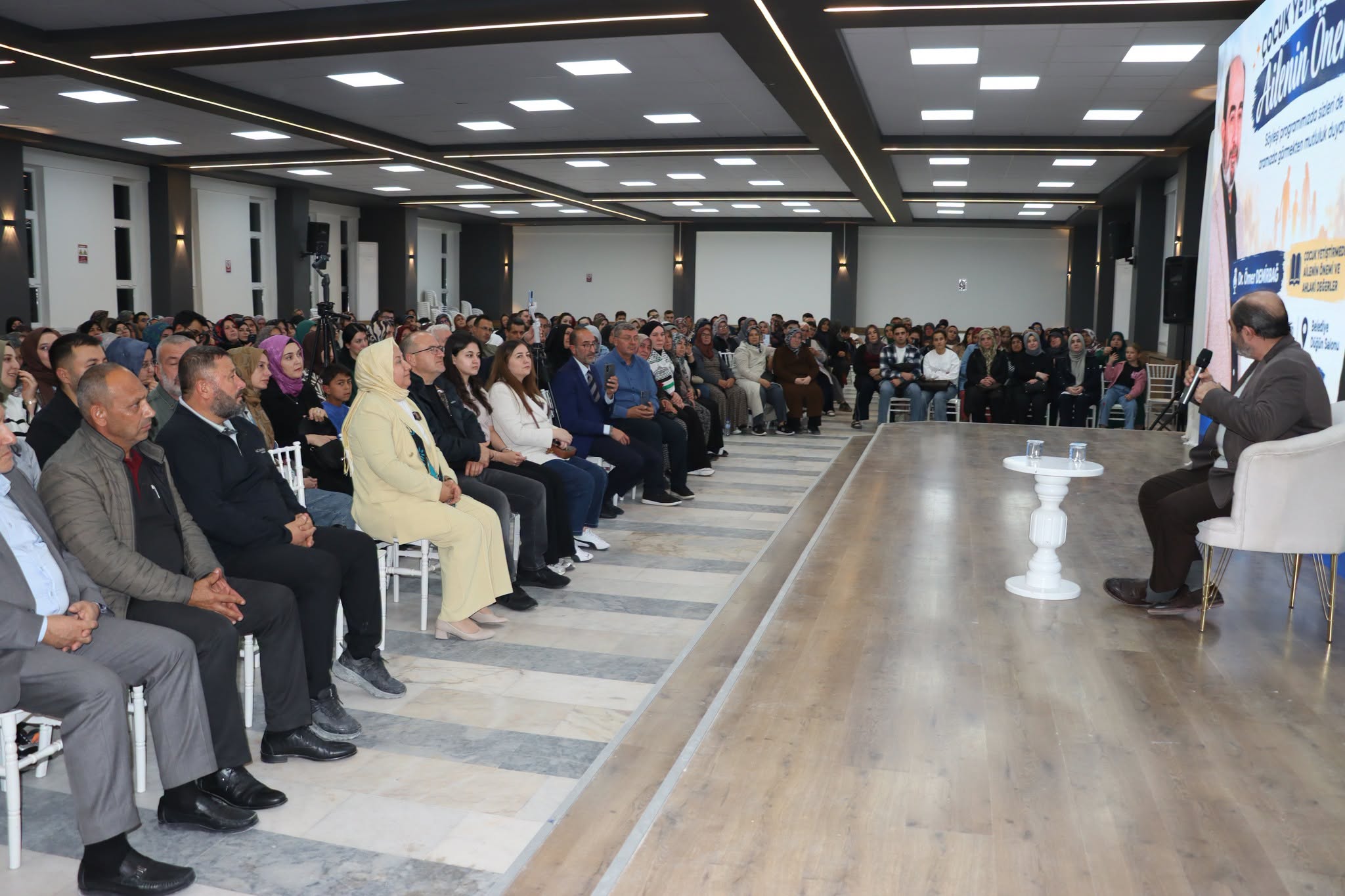 Ömer Demirbağ, İscehisar’da “Gönüllere Dokundu” 1 Ömer Demirbağ, İscehisar’da “Gönüllere Dokundu”