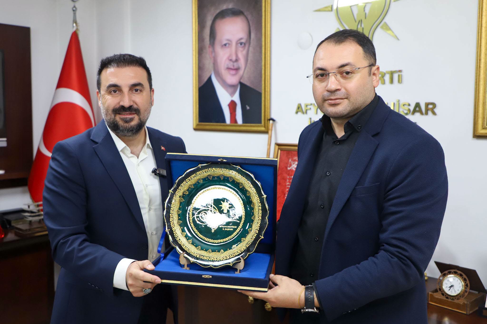 Özgür Kavak’a hayırlı olsun ziyaretleri sürüyor