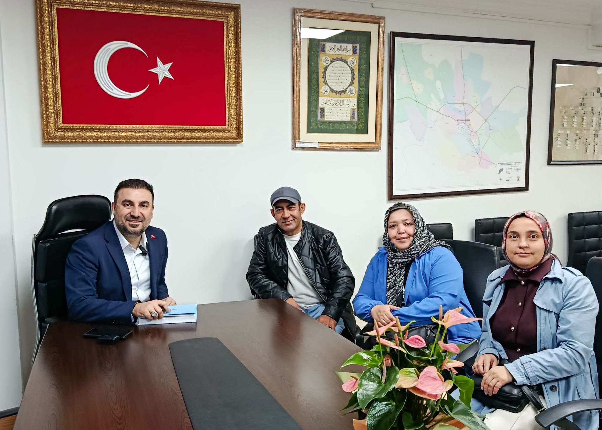 Seydi Aktaş ve ailesi, AK Parti Afyonkarahisar İl Başkanı Özgür