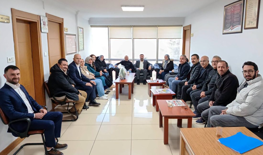 AK Parti Afyonkarahisar İl Başkanı Özgür Kavak, sabah saatlerinde parti