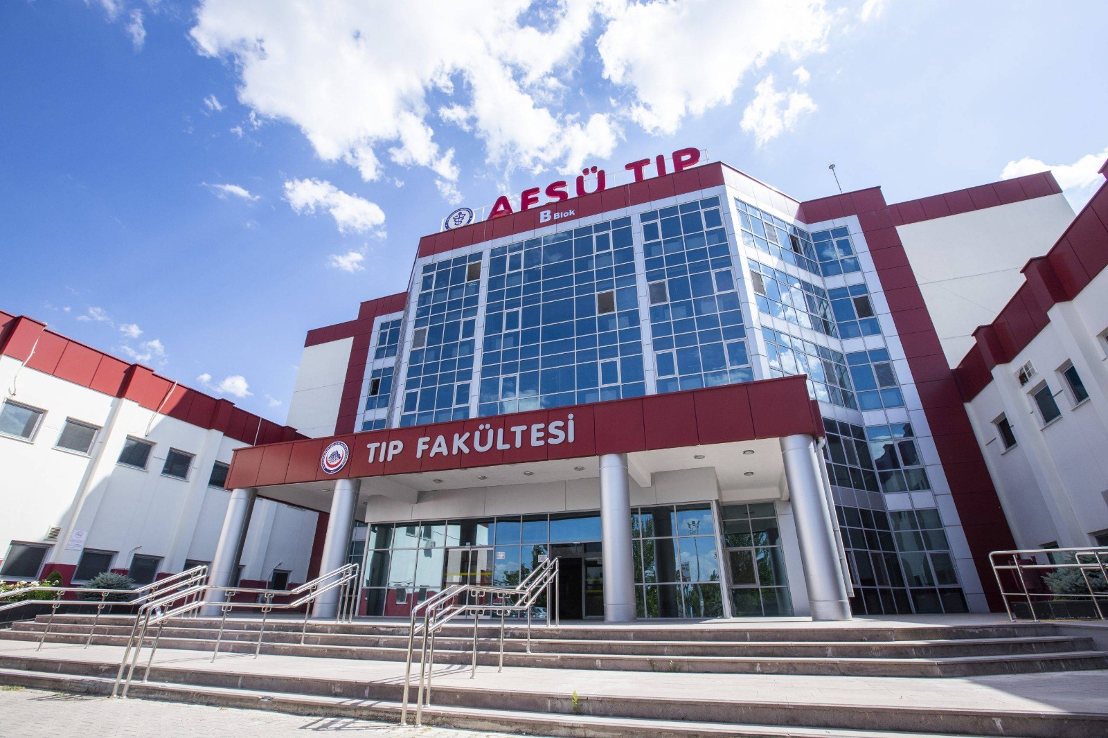 Afyonkarahisar Sağlık Bilimleri Üniversitesi (AFSÜ), öğrencilerin talep ve önerilerini doğrudan