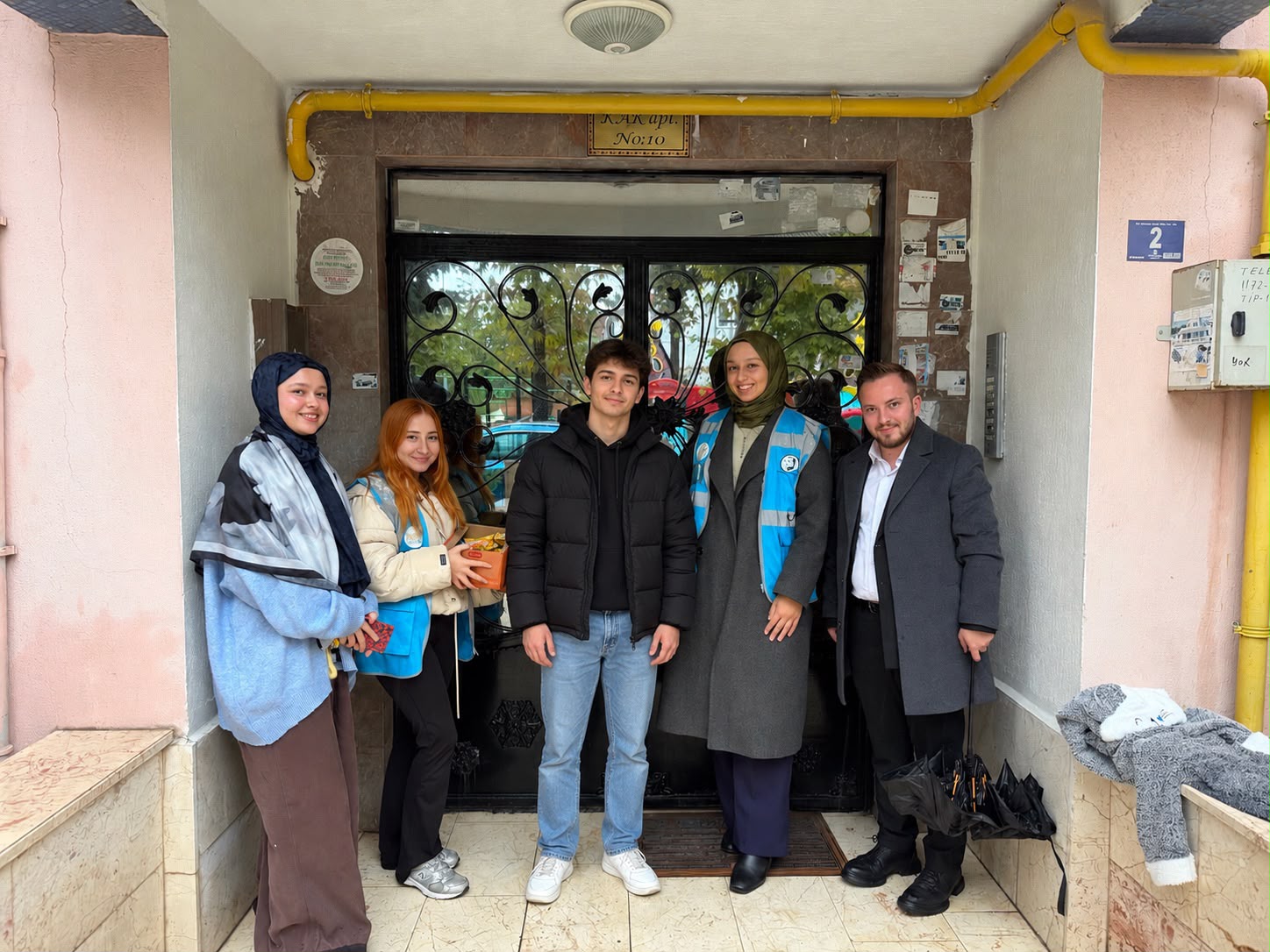 AK Gençlik’ten 18 yaşına giren gençlere doğum günü sürprizi
