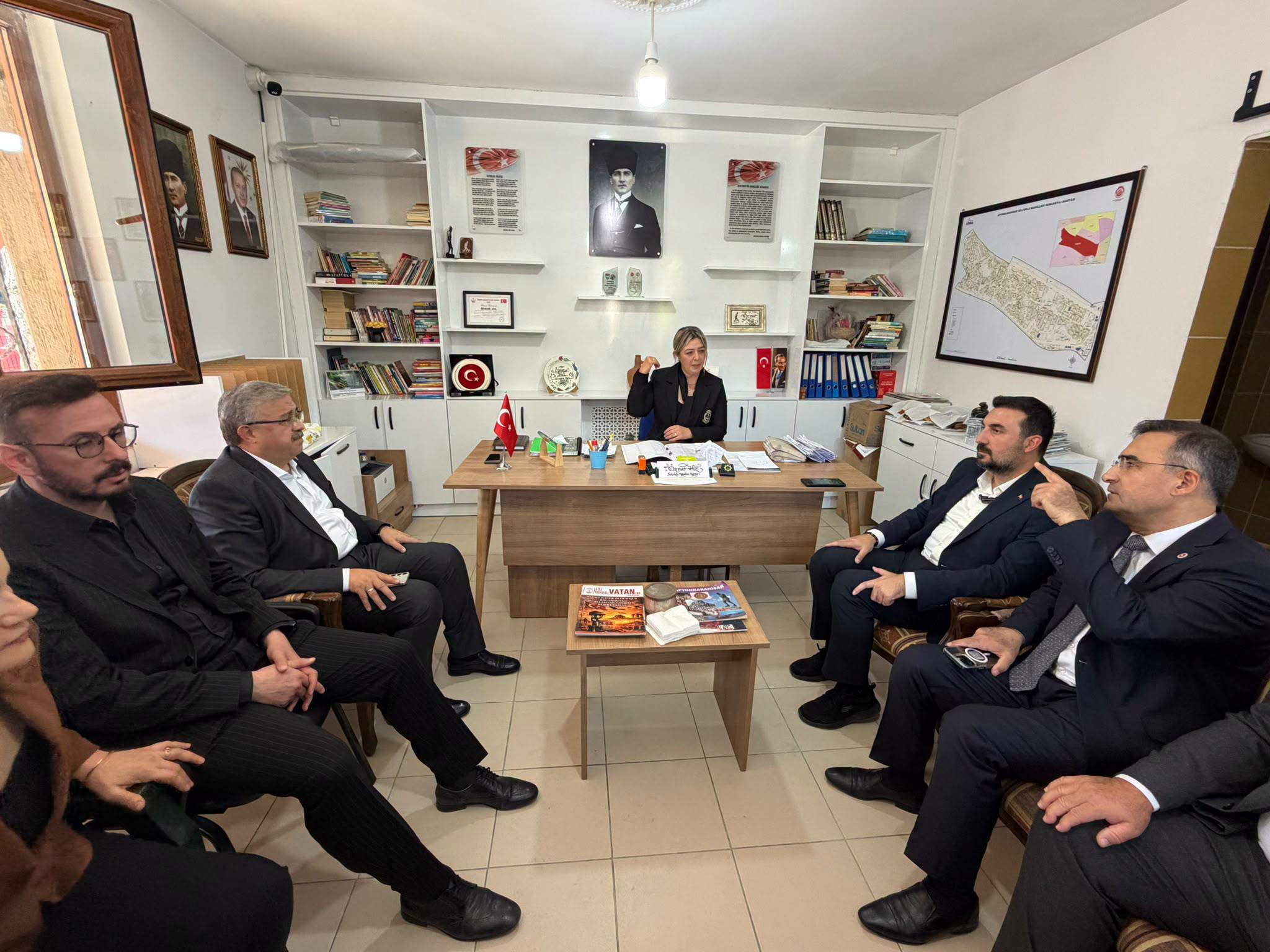 AK Parti heyetinden Selçuklu Mahallesi’ne ziyaret 3 AK Parti heyetinden Selçuklu Mahallesi’ne ziyaret