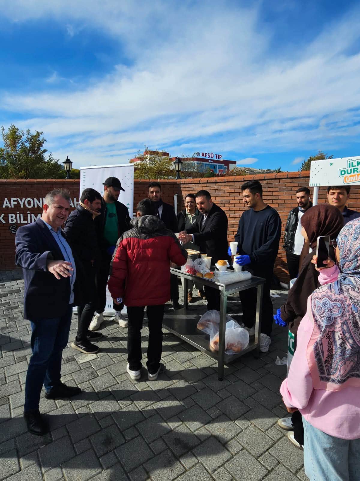 AK Parti’den AFSÜ öğrencilerine çorba ikramı