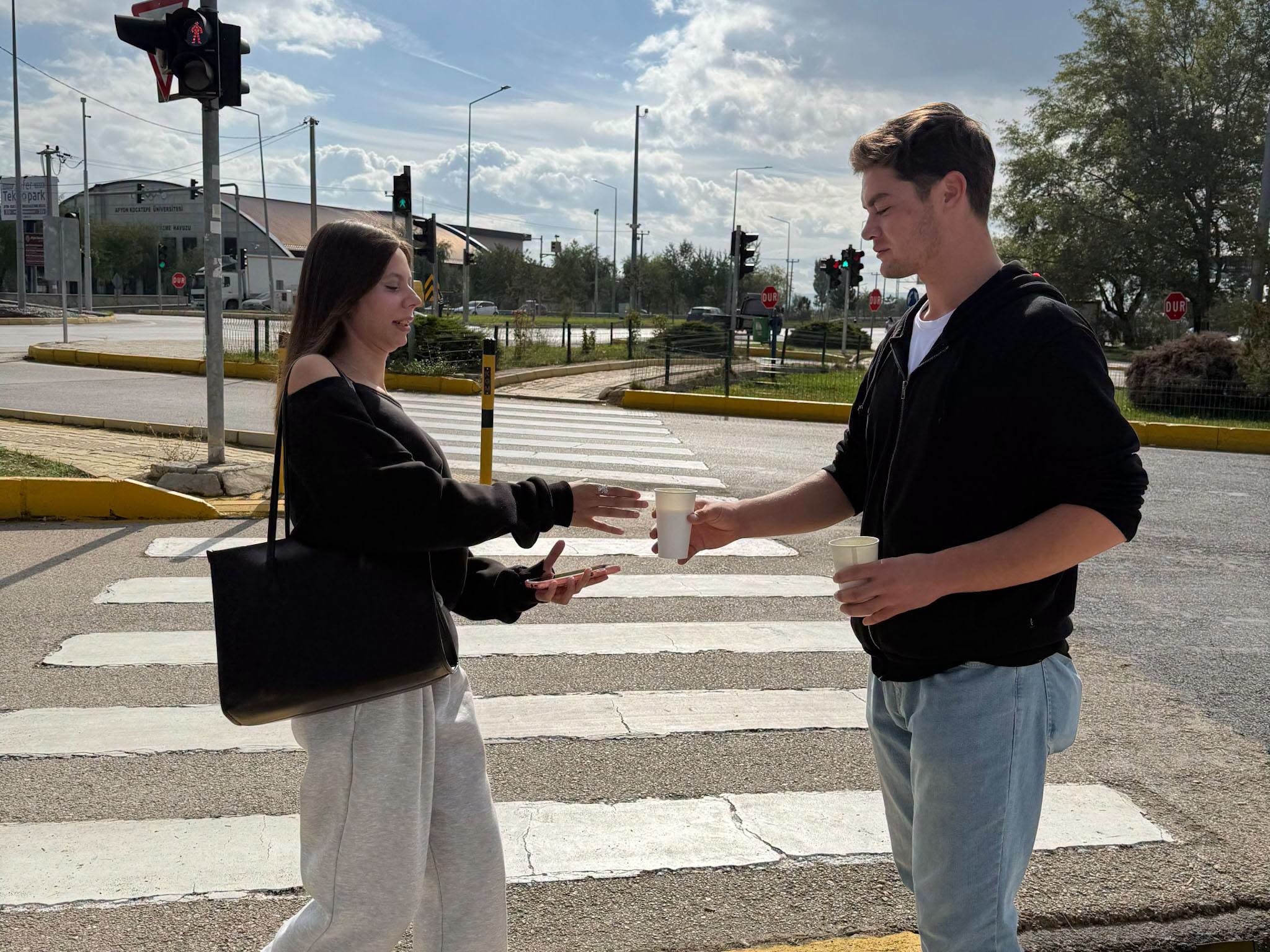 AK Parti’den üniversiteli gençlere çorba ikramı