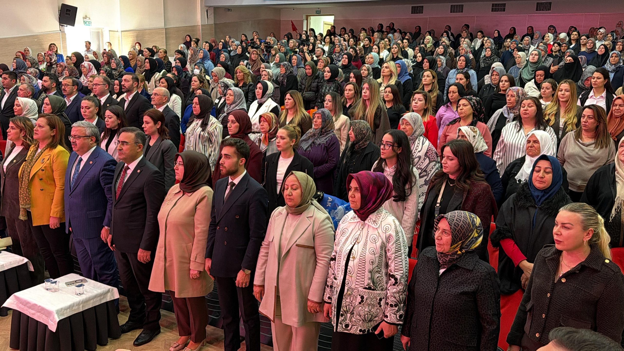 AK kadınlar Afyon’da salonu doldurdu 2 AK kadınlar Afyon’da salonu doldurdu