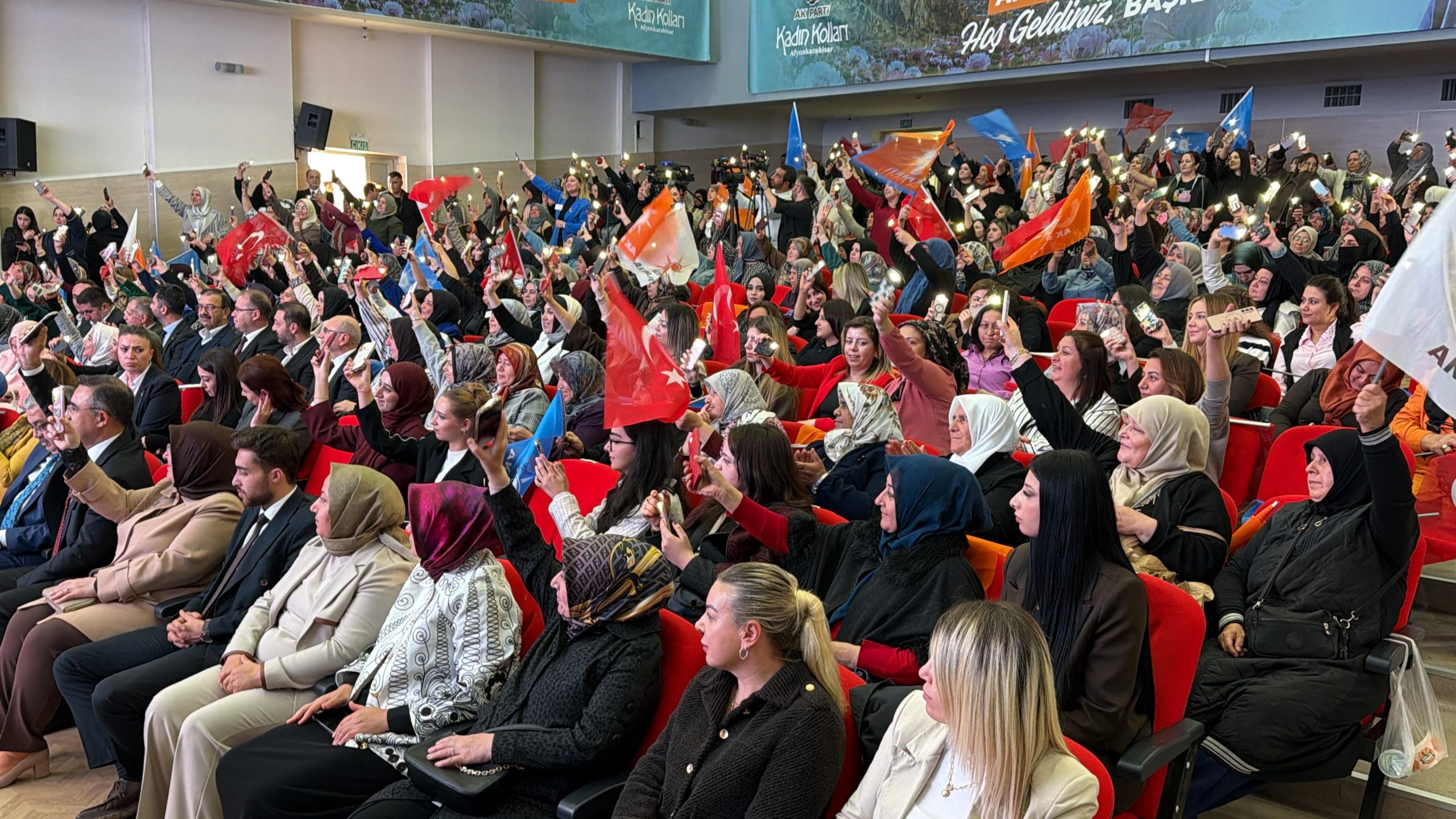 AK kadınlar Afyon’da salonu doldurdu 1 AK kadınlar Afyon’da salonu doldurdu