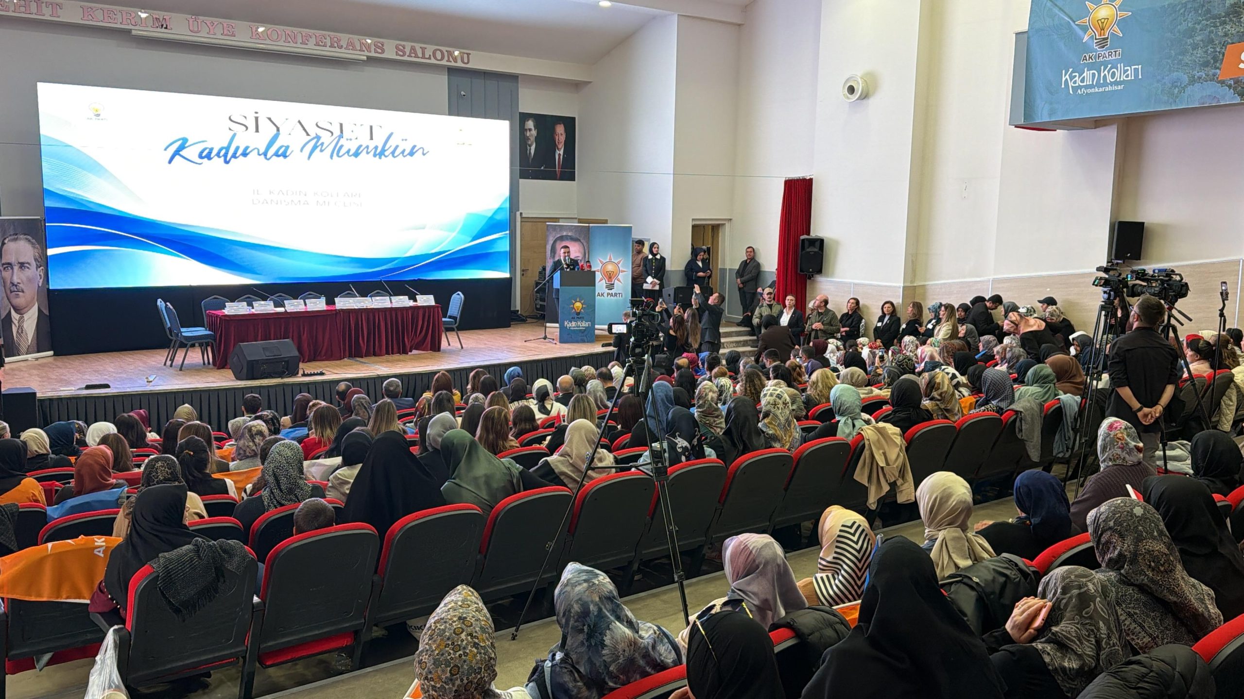AK kadınlar Afyon’da salonu doldurdu 3 AK kadınlar Afyon’da salonu doldurdu