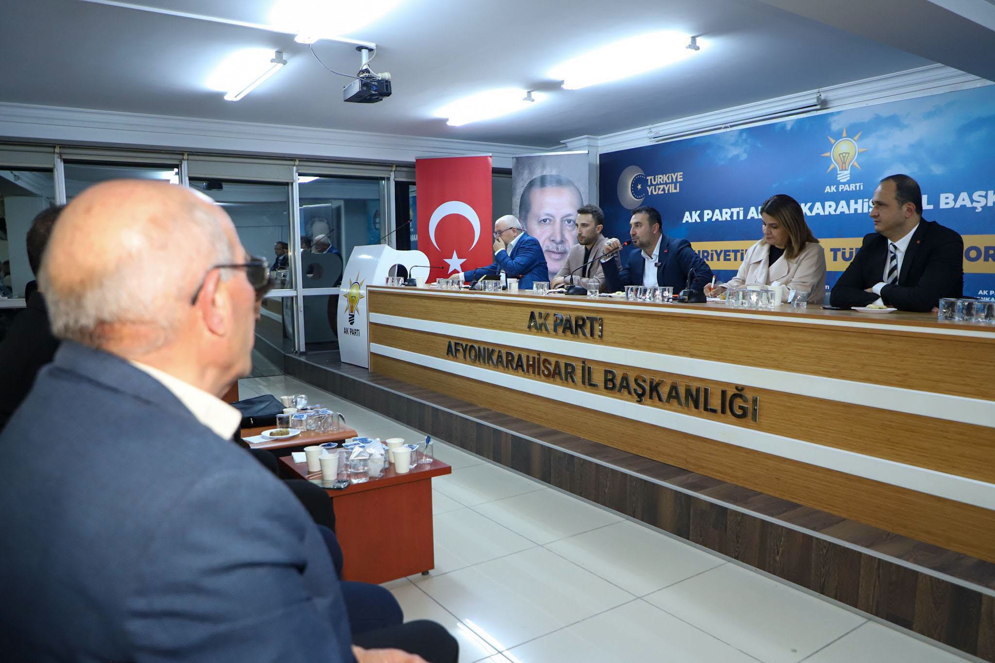 AK teşkilatta haftalık toplantı yapıldı