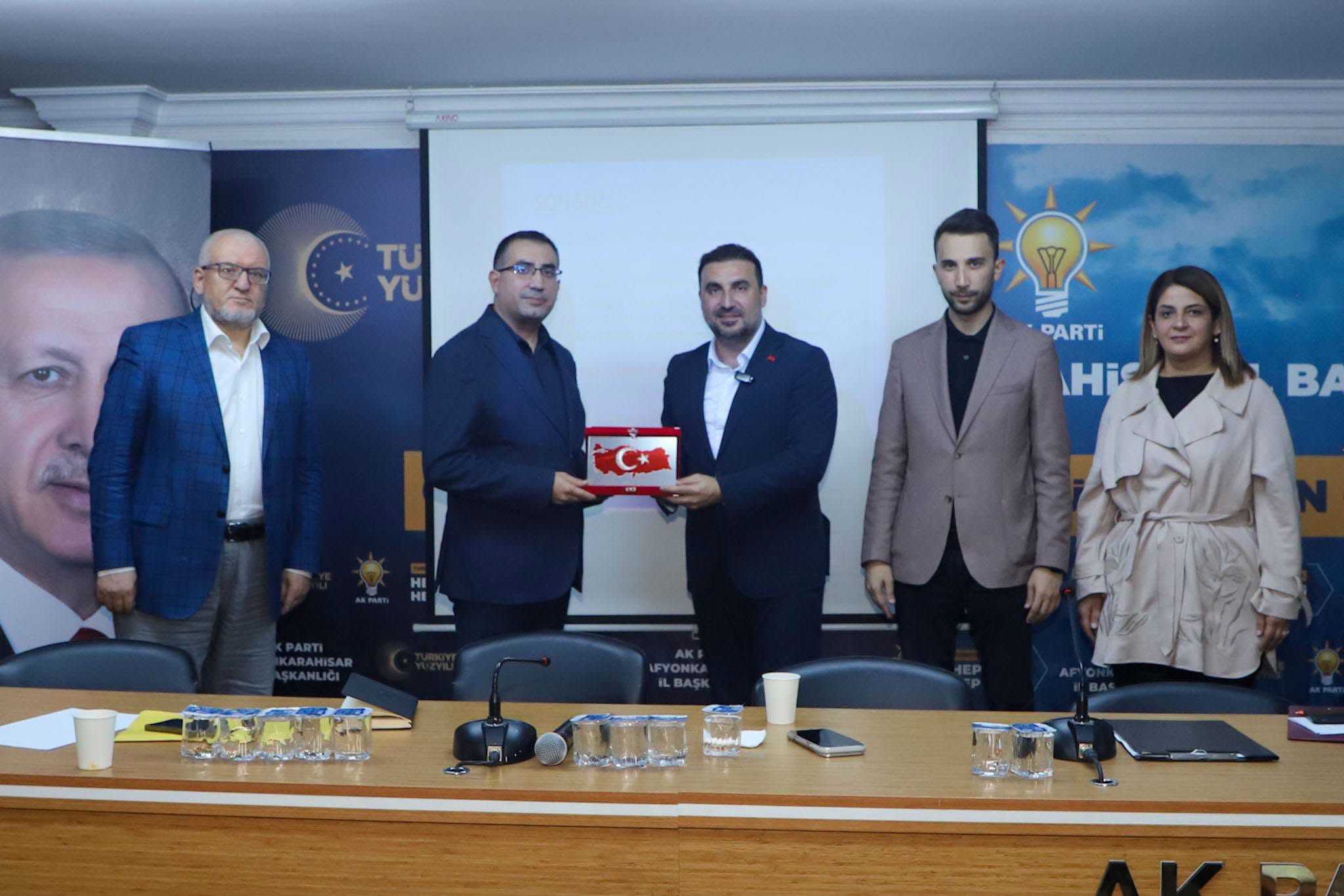 AK teşkilatta haftalık toplantı yapıldı