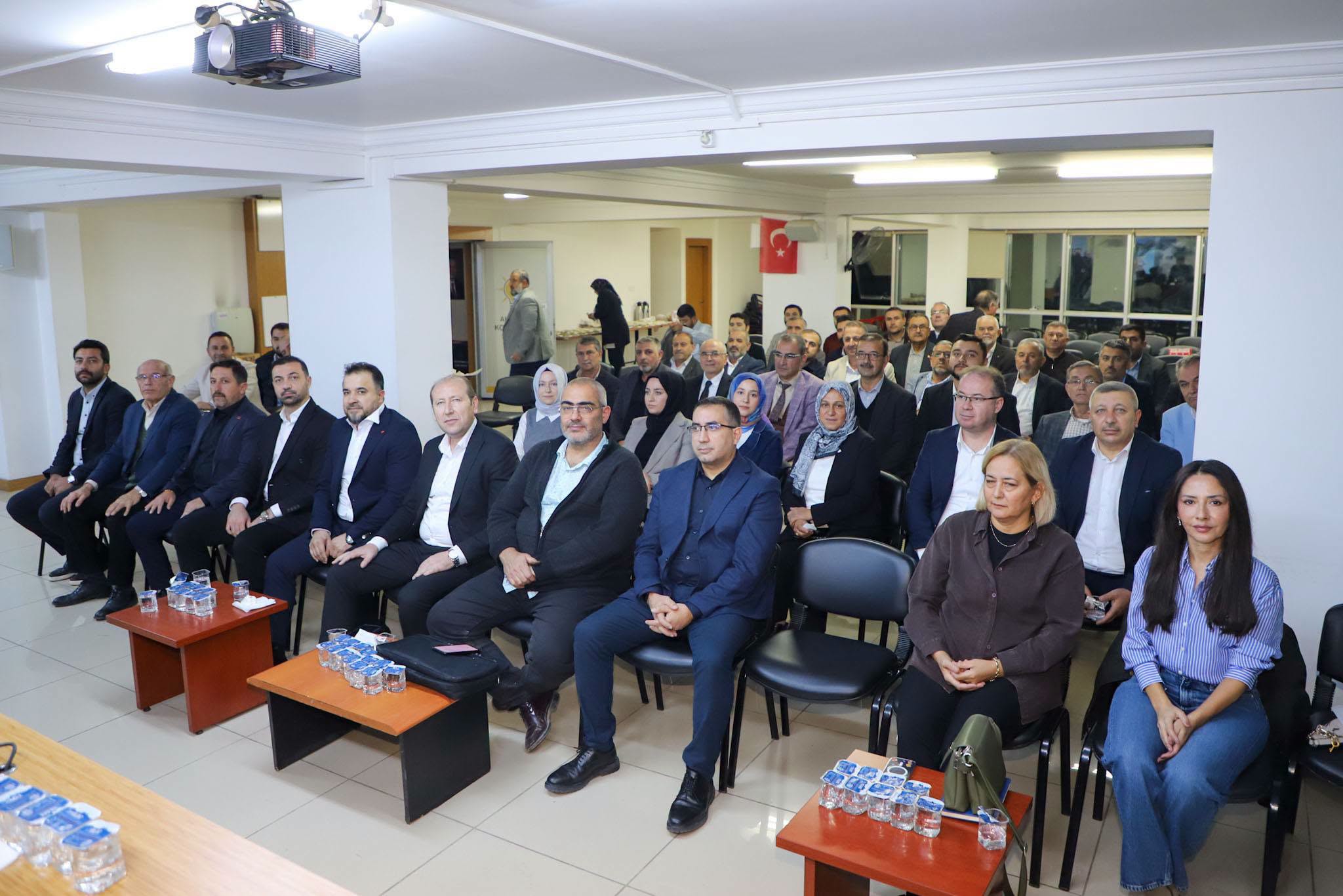 AK teşkilatta haftalık toplantı yapıldı 1 AK teşkilatta haftalık toplantı yapıldı