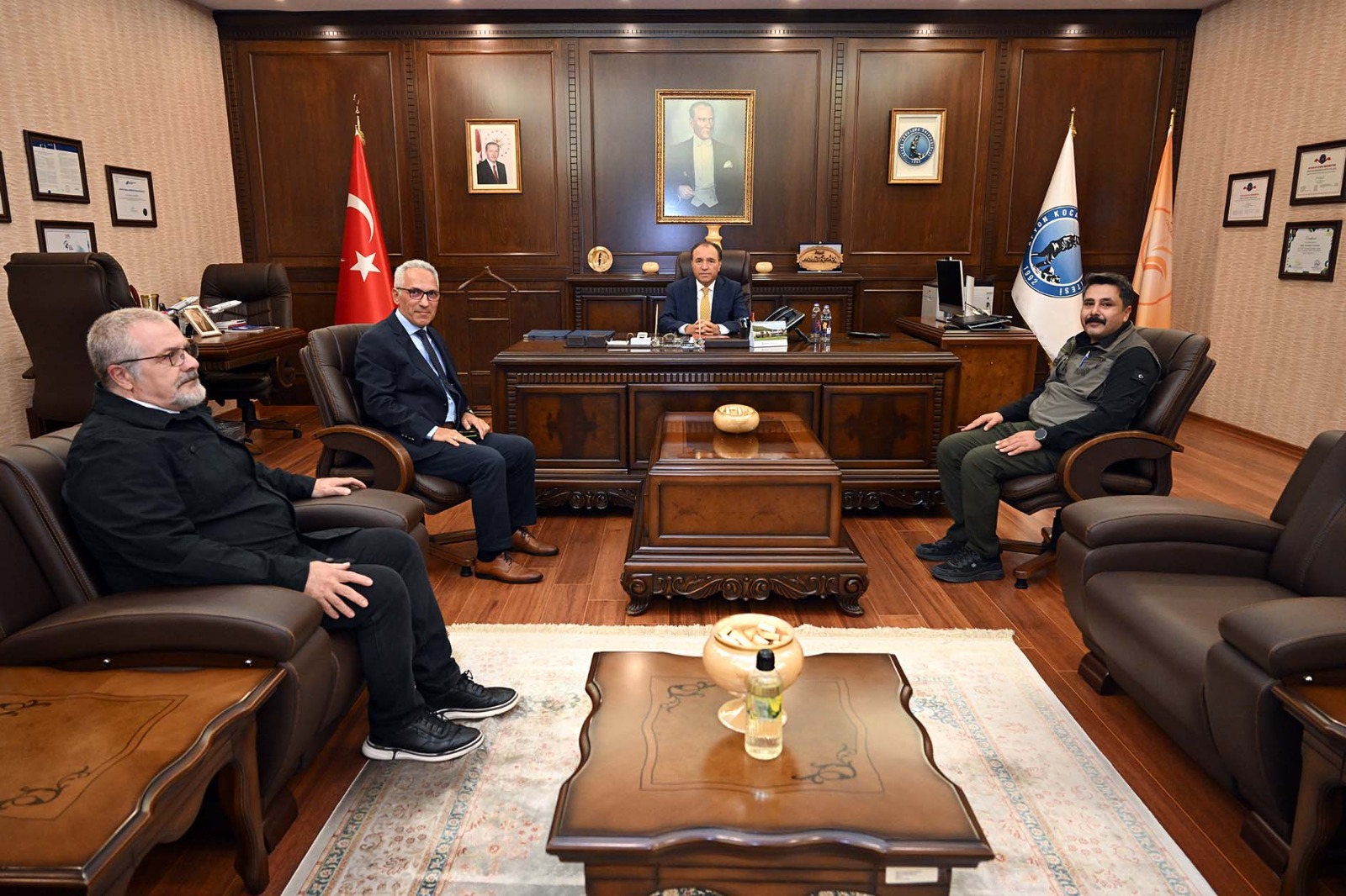 AKÜ ile DKMP arasında beklenen imza atıldı 1 AKÜ ile DKMP arasında beklenen imza atıldı