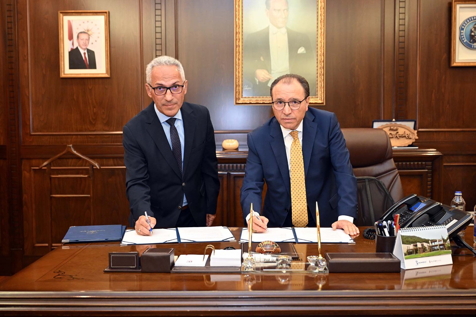 AKÜ ile DKMP arasında beklenen imza atıldı 2 AKÜ ile DKMP arasında beklenen imza atıldı