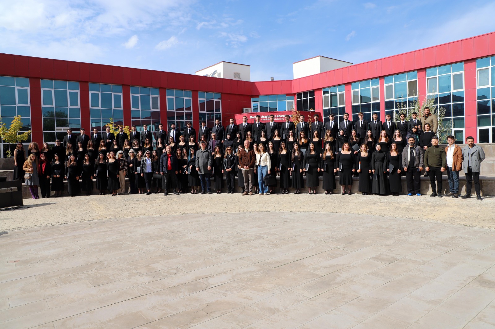 AKÜ’de Cumhuriyet’in 103. yılı konserle kutlandı