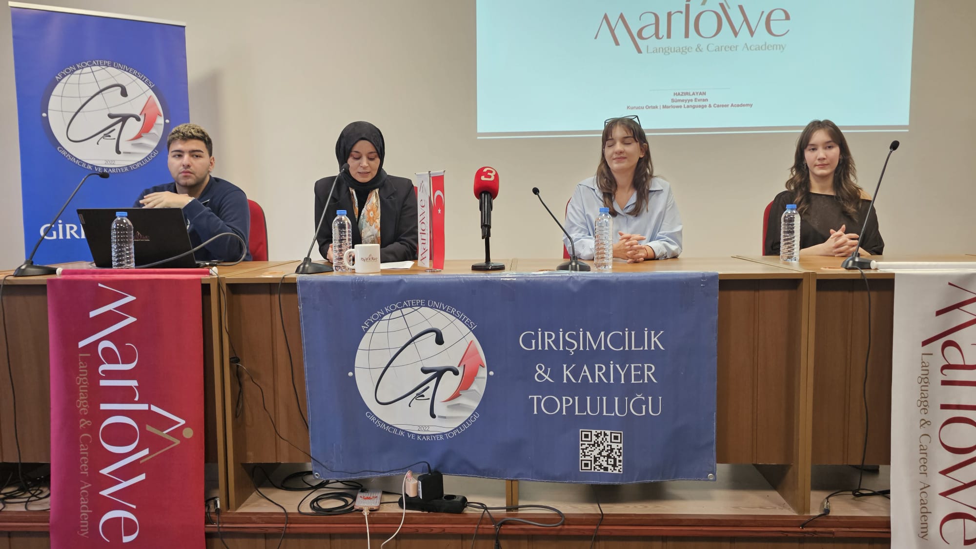 AKÜ’de öğrencilere yurt dışı kariyer fırsatları anlatıldı