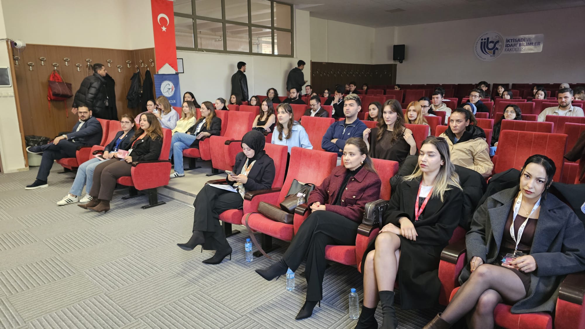 AKÜ’de öğrencilere yurt dışı kariyer fırsatları anlatıldı 3 AKÜ’de öğrencilere yurt dışı kariyer fırsatları anlatıldı