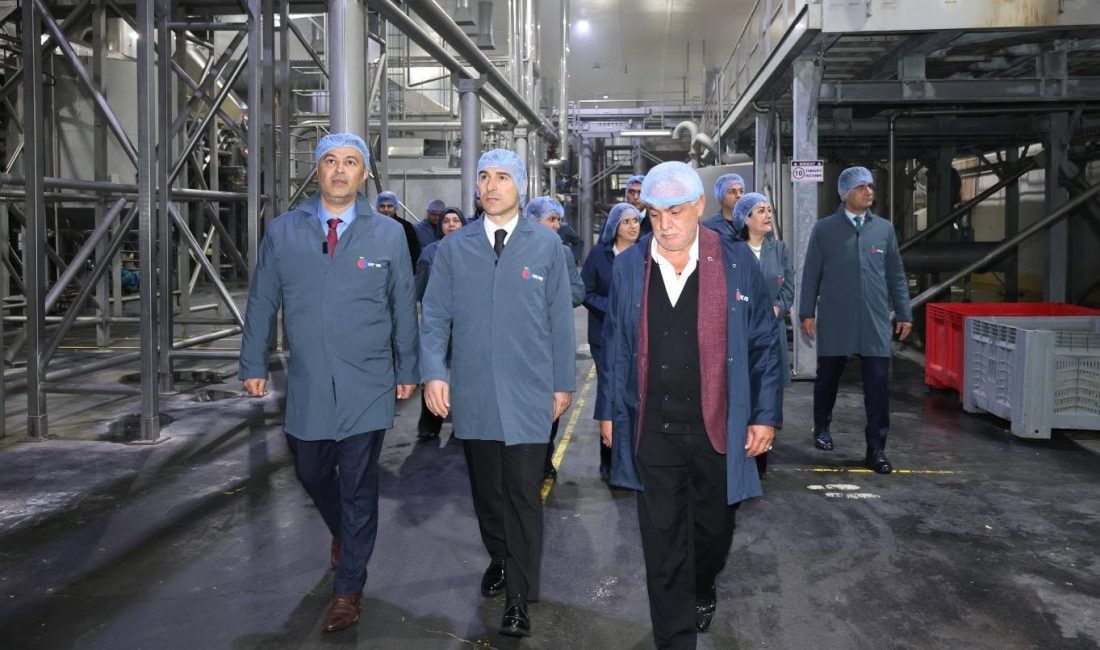 Afyonkarahisar Valisi Dr. Naci Aktaş ve eşi Nagihan Aktaş, Emirdağ
