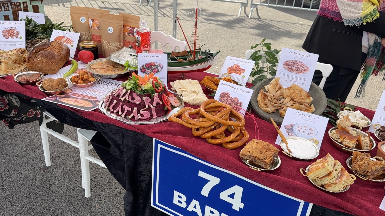 GastroAfyon’da Guinness rekoru için dev sofra kuruldu 1 GastroAfyon’da Guinness rekoru için dev sofra kuruldu