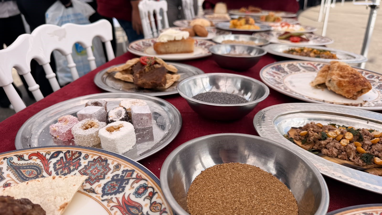 GastroAfyon’da Guinness rekoru için dev sofra kuruldu 3 GastroAfyon’da Guinness rekoru için dev sofra kuruldu