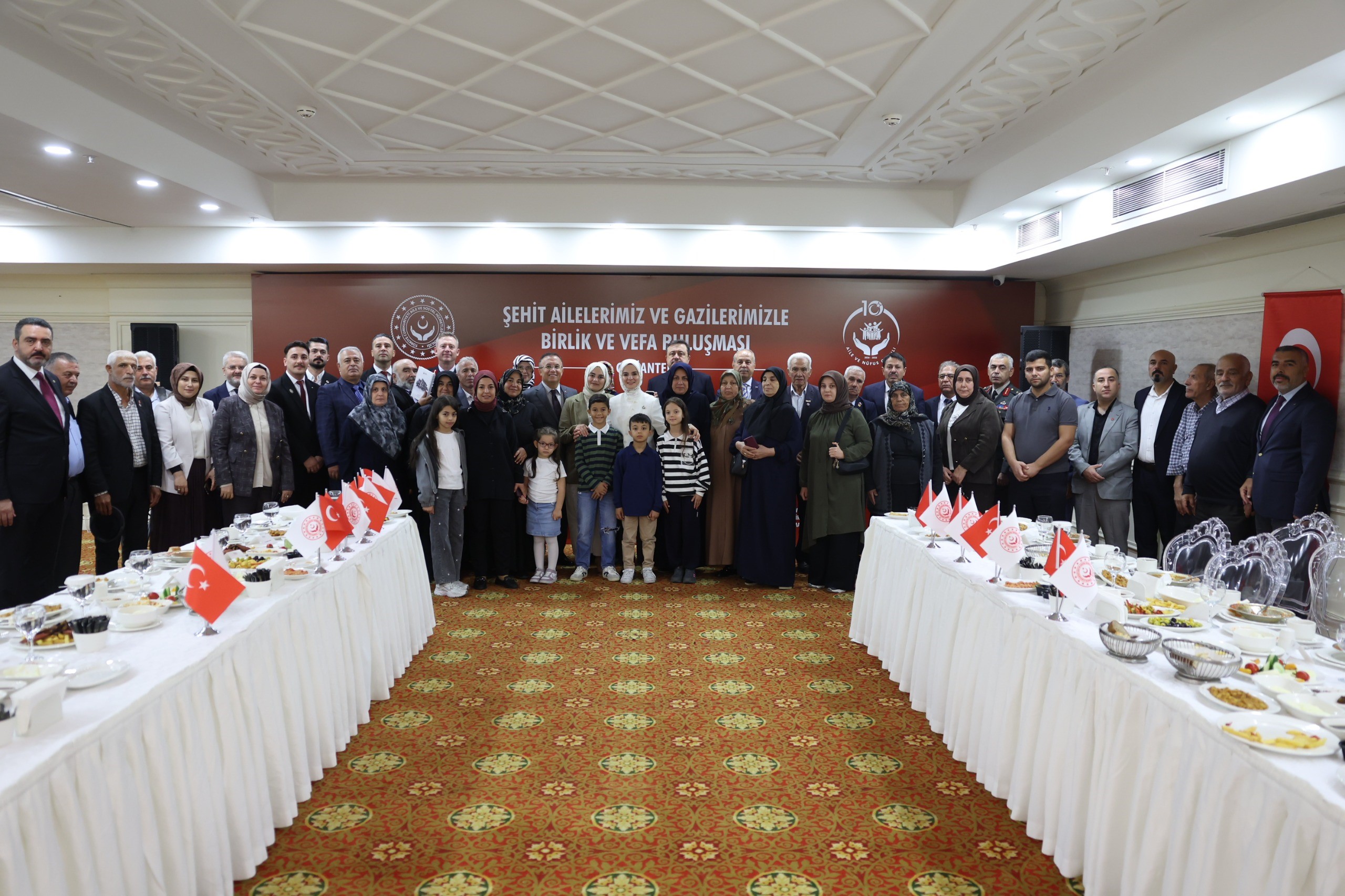 Bakan Göktaş, Gaziantep’te şehit aileleri ve gazilerle vefa buluşmasında bir