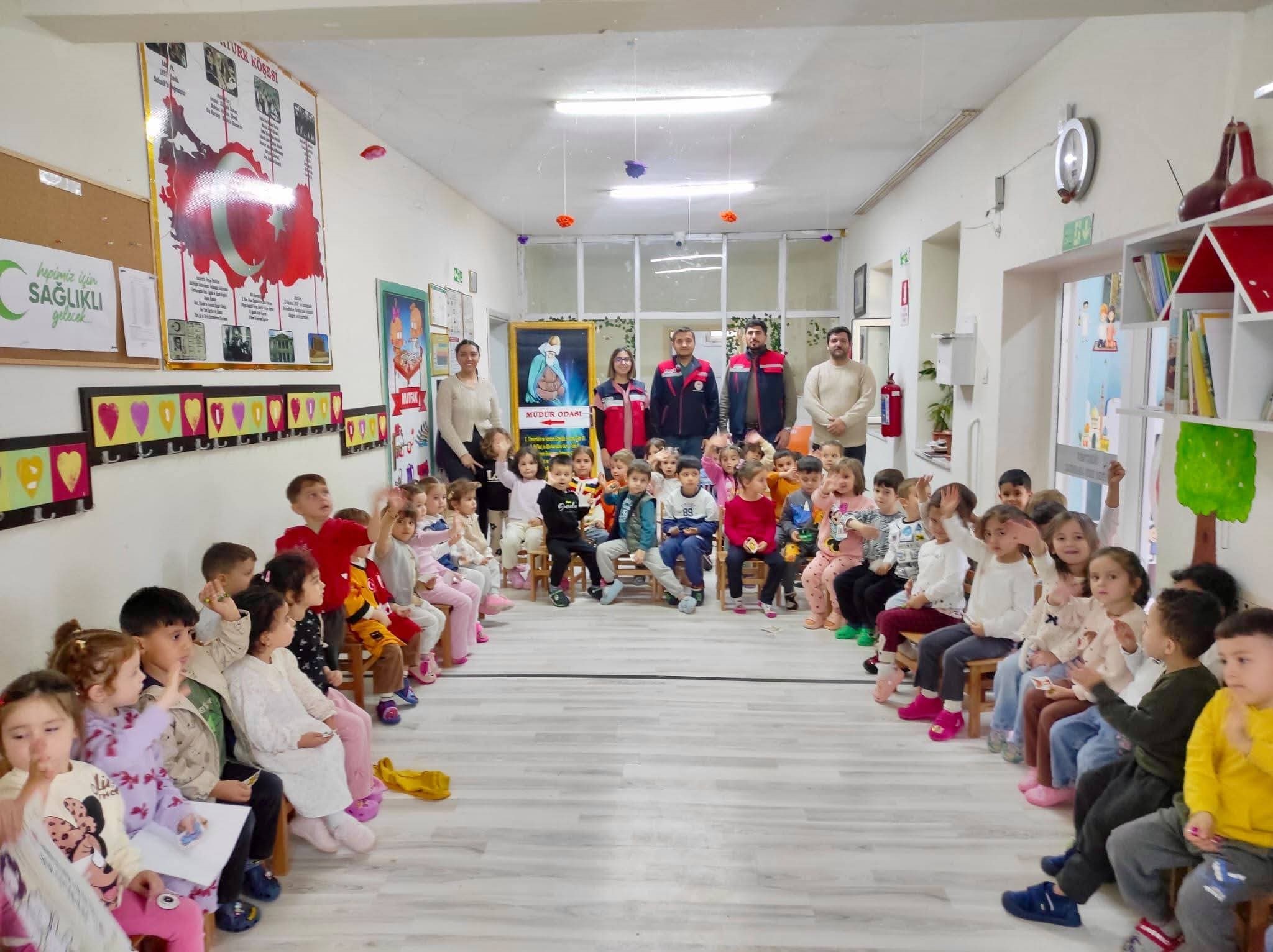 Afyonkarahisar’ın Başmakçı ilçesinde 4 Ekim Hayvanları Koruma Günü kapsamında anaokulu